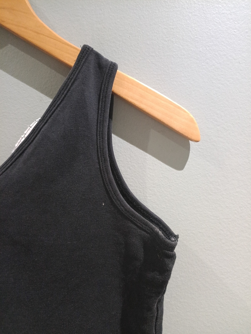 Jean Work & Company Coton Black V-Neck Tank Top - Picture 5 of 6
